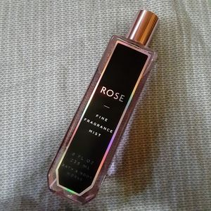 🌹Rose Bath and Body Works spray🌹
